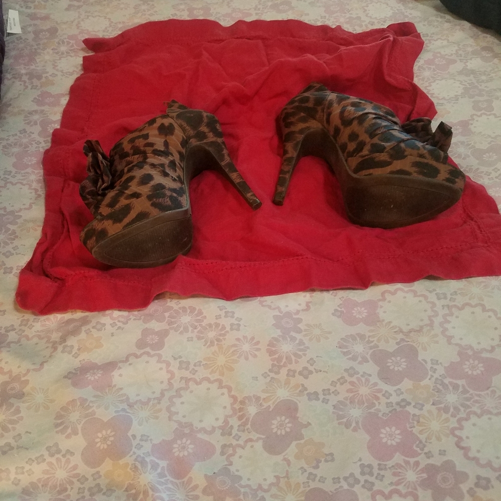 High heel Metaphor leapord booties - Picture 2 of 3